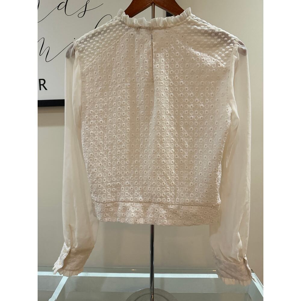 Off-White Eyelet Top by Express 🤍
Size Medium - Picture 2 of 7